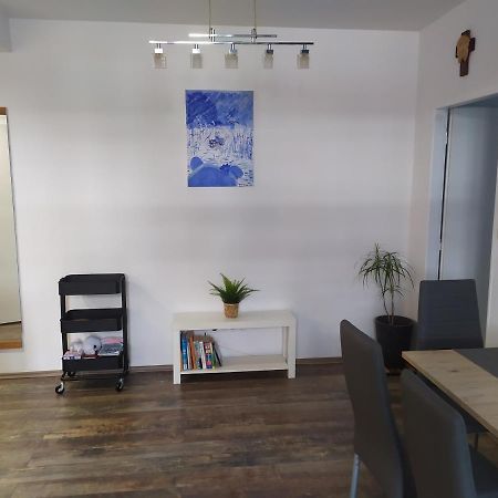 Pisqor Apartment - Self Check-In براتسيلافا المظهر الخارجي الصورة